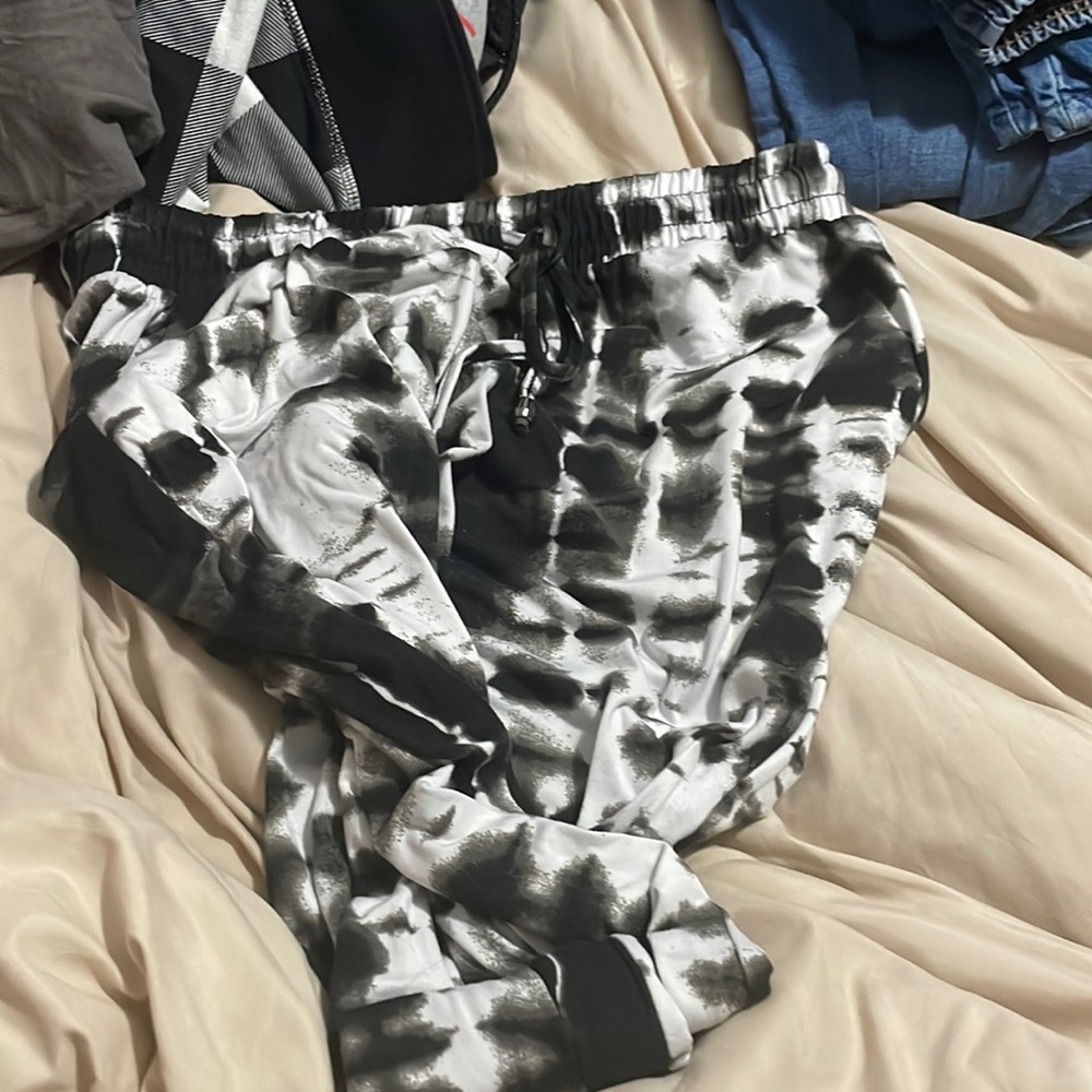 Black and white leggings